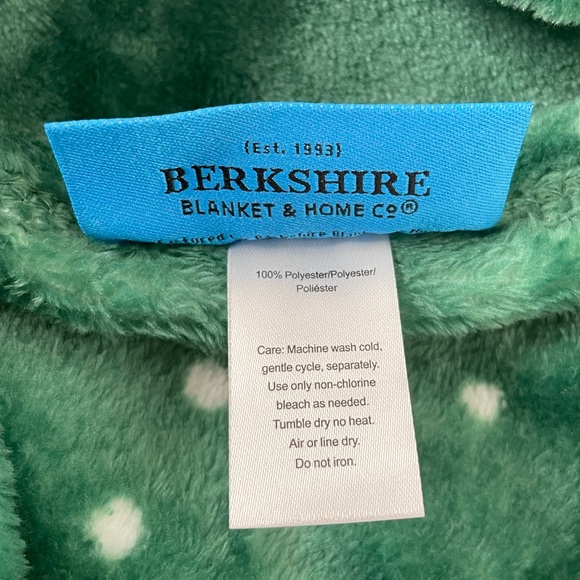 Peanuts Snoopy and Woodstock Christmas Blanket, Green, 50x70 - Picture 8 of 9